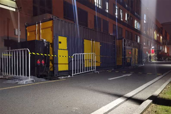 奉节柴油发电机组的输出电压是如何调节的？